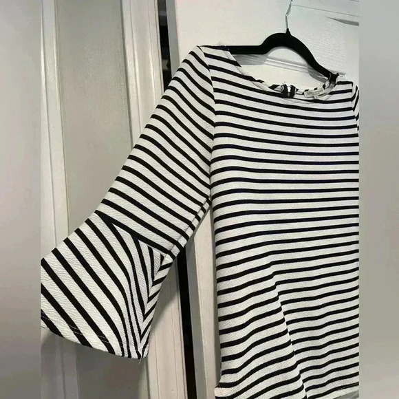 Green Envelope Black White Striped Zip Back Flared Sleeve Blouse Size Small - Picture 8 of 11